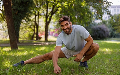 Tight Hips, Stiff Moves: Early Signs of Hip Impingement in Active Men